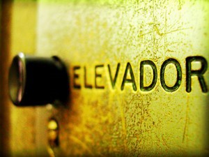 pulsador antiguo ascensor